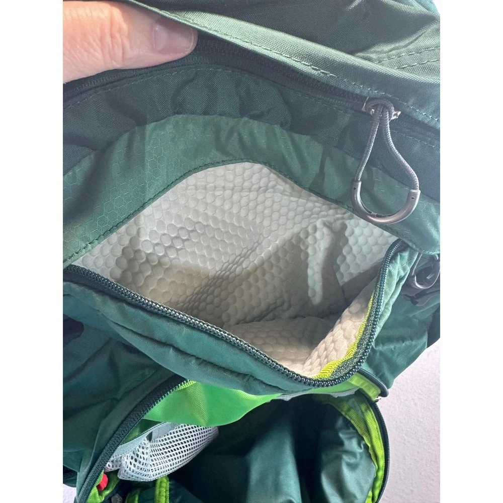 Osprey Manta AG 28 Hiking Backpack Spruce Green M/L Hydration Compatible NWT